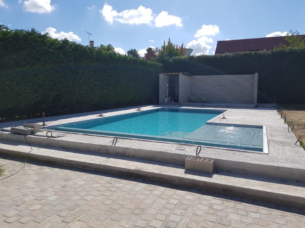 Piscine à débordement en PVC armé gris anthracite
